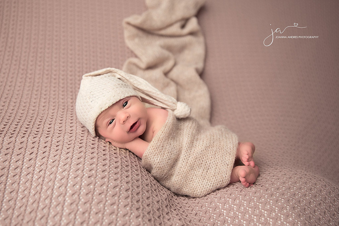 Baby Photographer Columbus, Ohio.  Newborn Photographer Upper Arlington Ohio.  Newborn and Sibling PHotographer, Baby Potraits Columbus Ohio