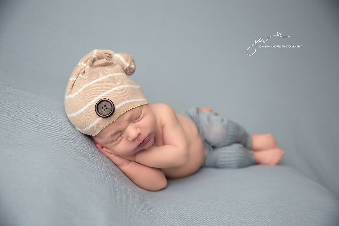 Baby Photographer Columbus, Ohio.  Newborn Photographer Upper Arlington Ohio.  Newborn and Sibling PHotographer, Baby Potraits Columbus Ohio