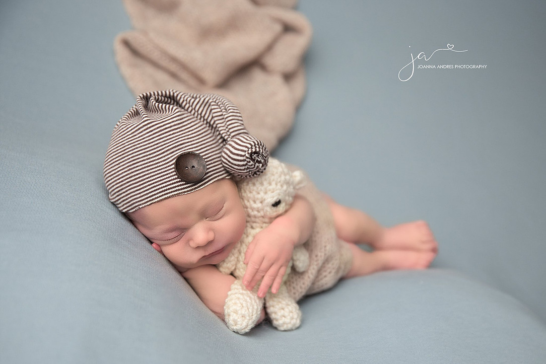 Baby Photographer Columbus, Ohio.  Newborn Photographer Upper Arlington Ohio.  Newborn and Sibling PHotographer, Baby Potraits Columbus Ohio