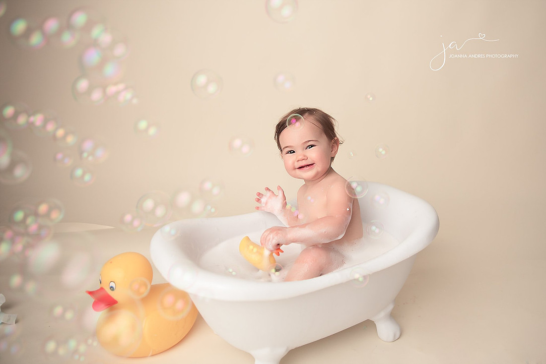 Sloane is ONE, Cake Smash Portraits Columbus Ohio, Bathtub Session