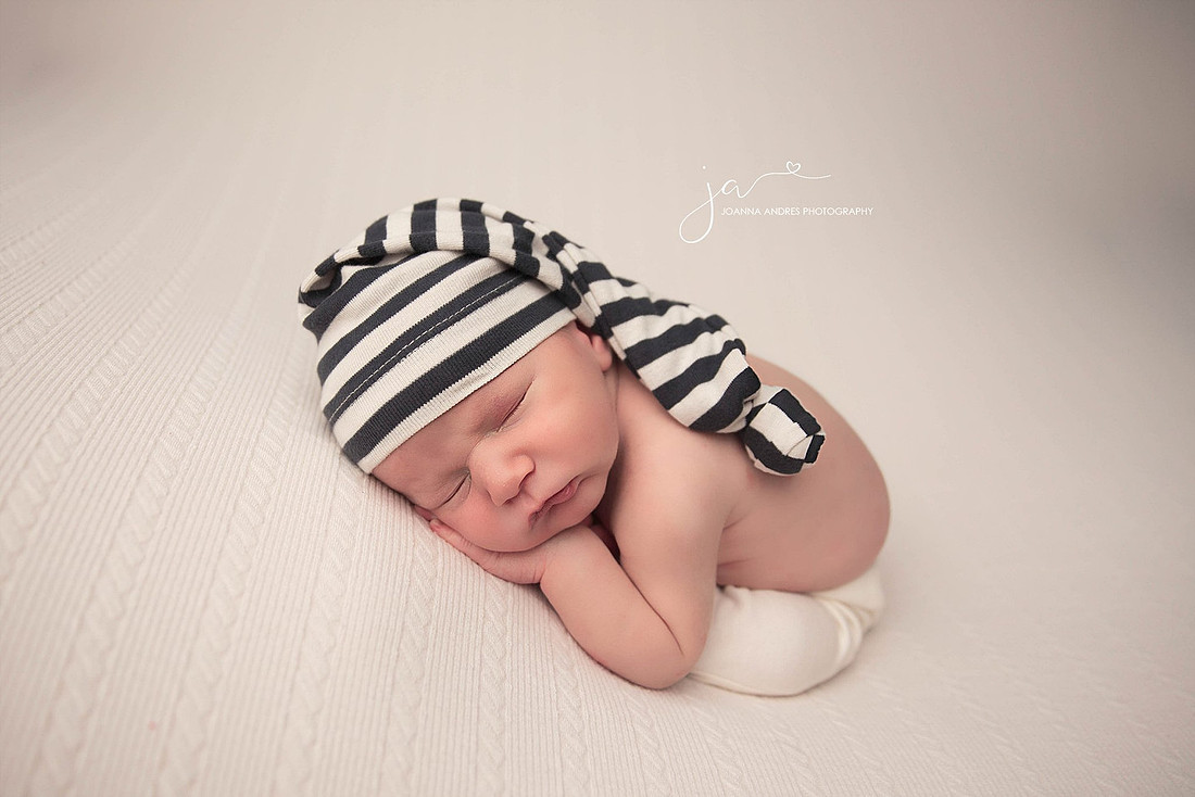 "Newborn Baby Photographer" 