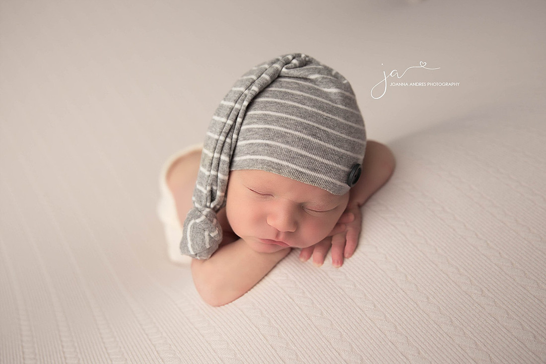 "Newborn Baby Photographer" 