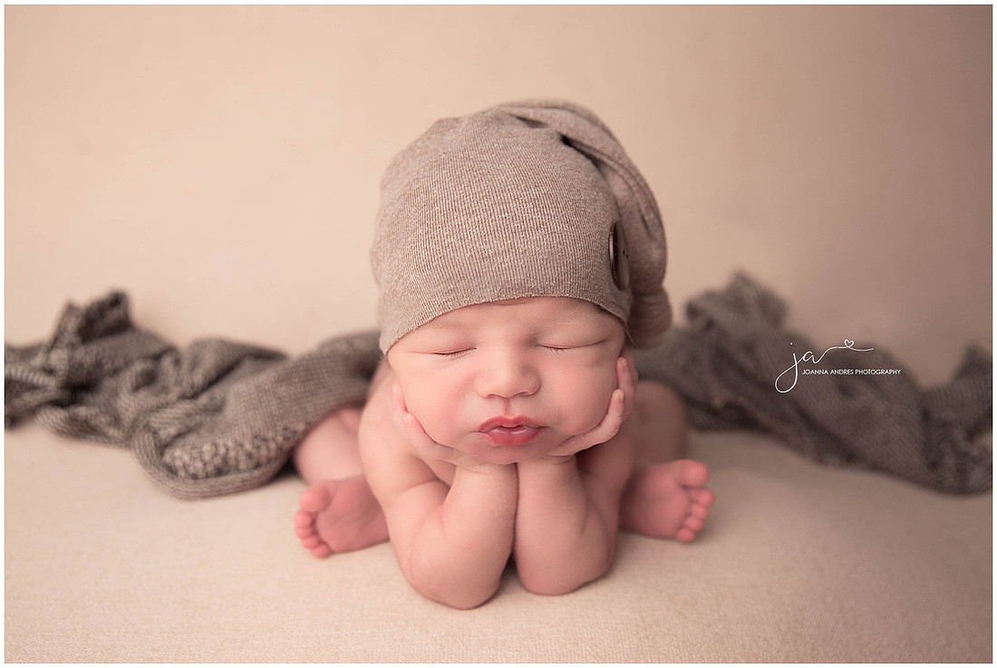 Froggy Pose in Neutrals