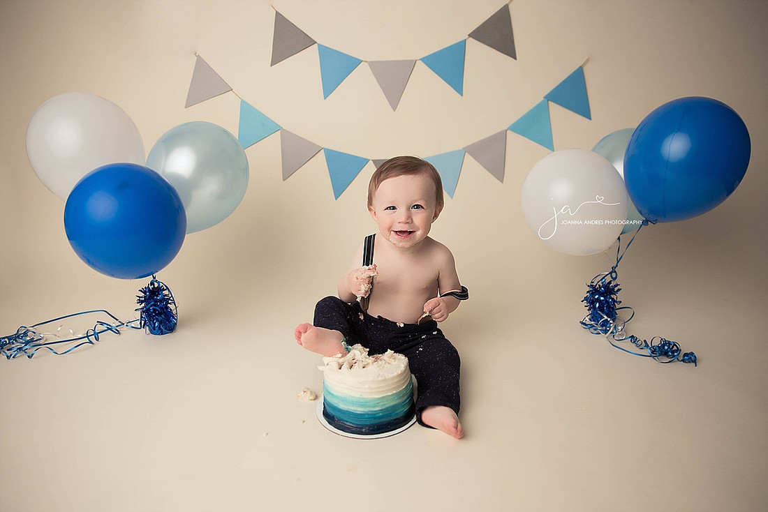 One YEar Cake Smash Boy with foot in cake