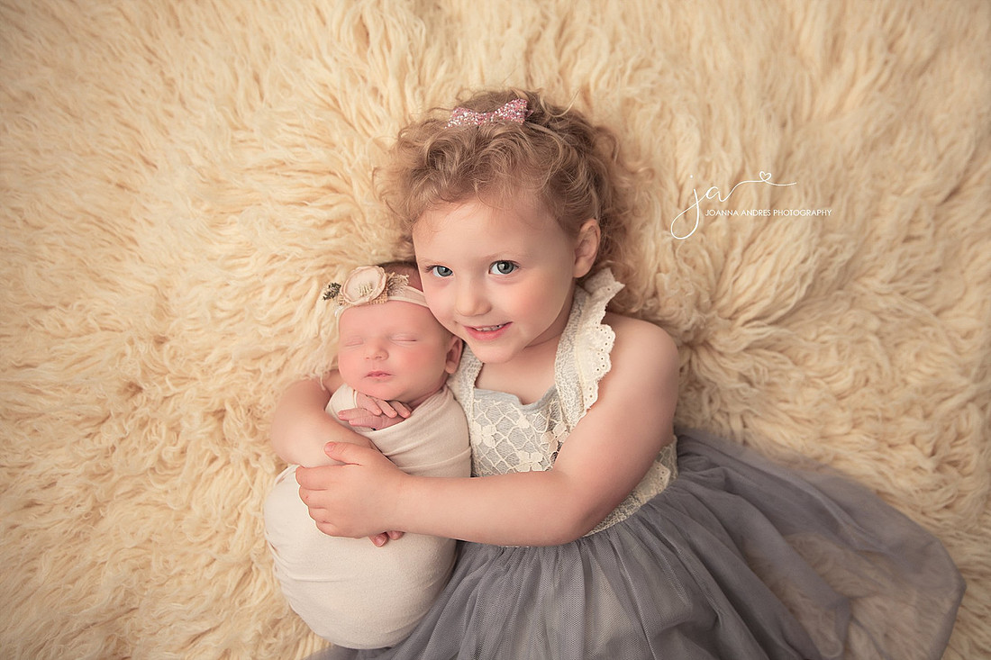 Sibling Session with Newborn