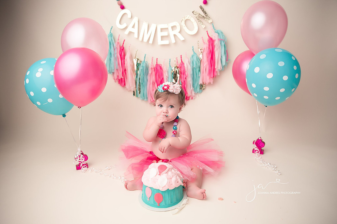Cake Smash adorable baby girl